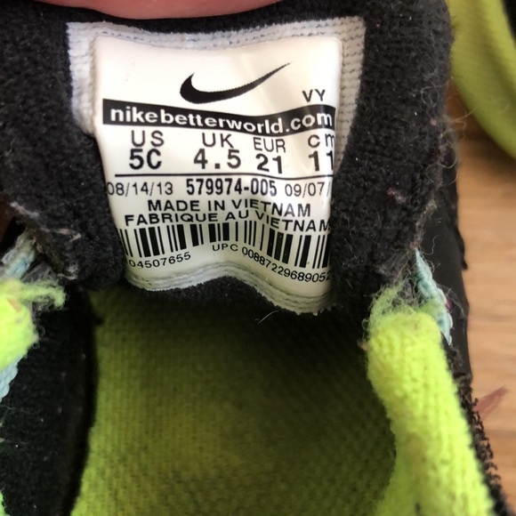 Toddler Black Velcro  Nike’s - Picture 6 of 6